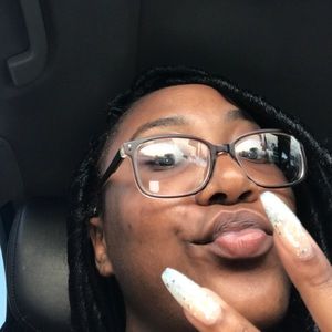 Meet your Posher, Leeona